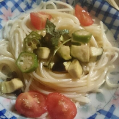 冷パスタ見た目も美しく美味しくいただきました‼夏野菜をたっぷり食べられて嬉しいレシピです。そろそろ秋に移りますね。ご馳走さまでした(^-^)